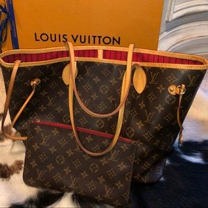 Louis Vuitton Neverfull MM - Cherry Red Interior